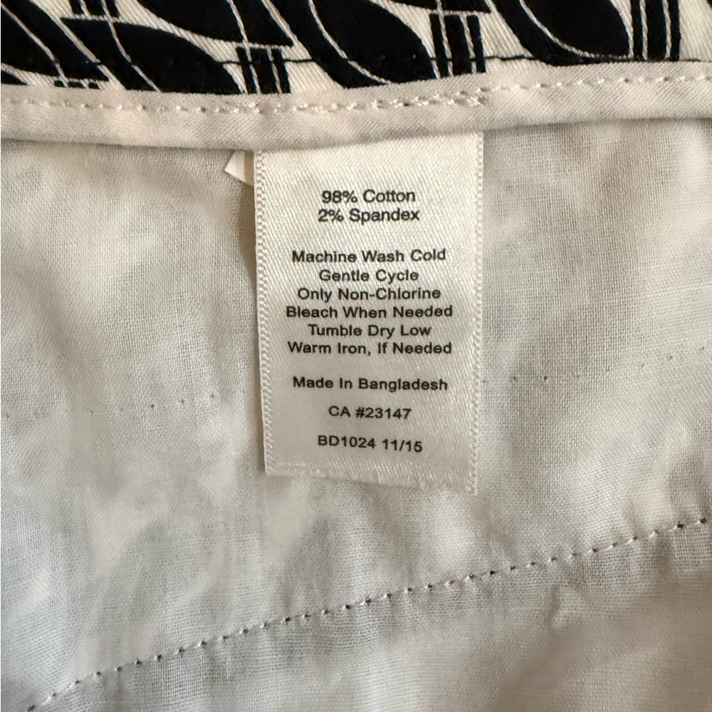 Talbots Black & White Bird Capris Size 10 Petite - Picture 12 of 13